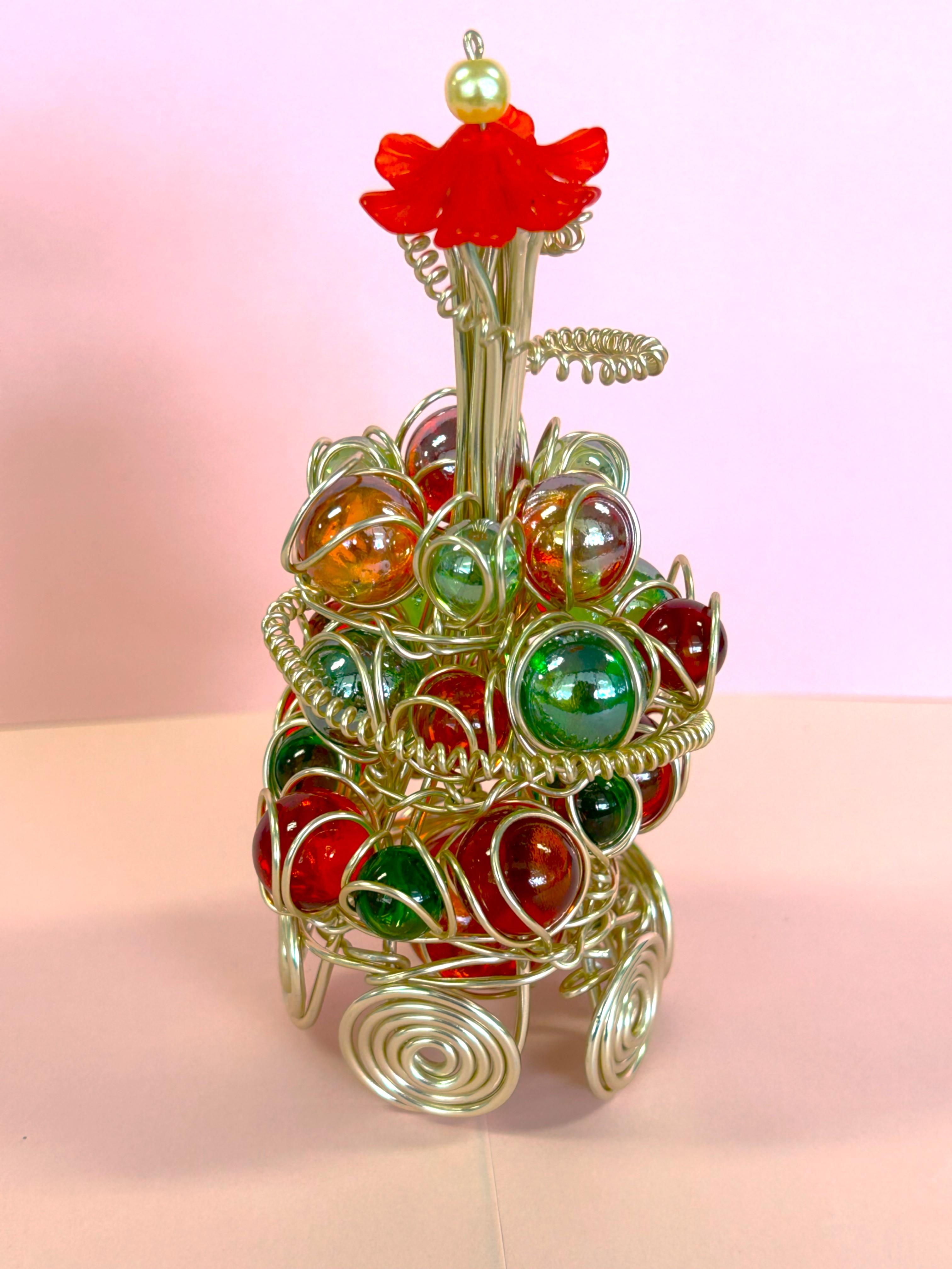 画像：天使のワイヤーで作るクリスマスツリー